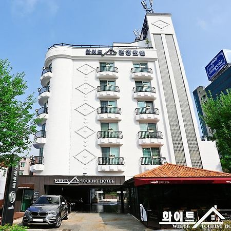 White Tourist Hotel جيونجو المظهر الخارجي الصورة