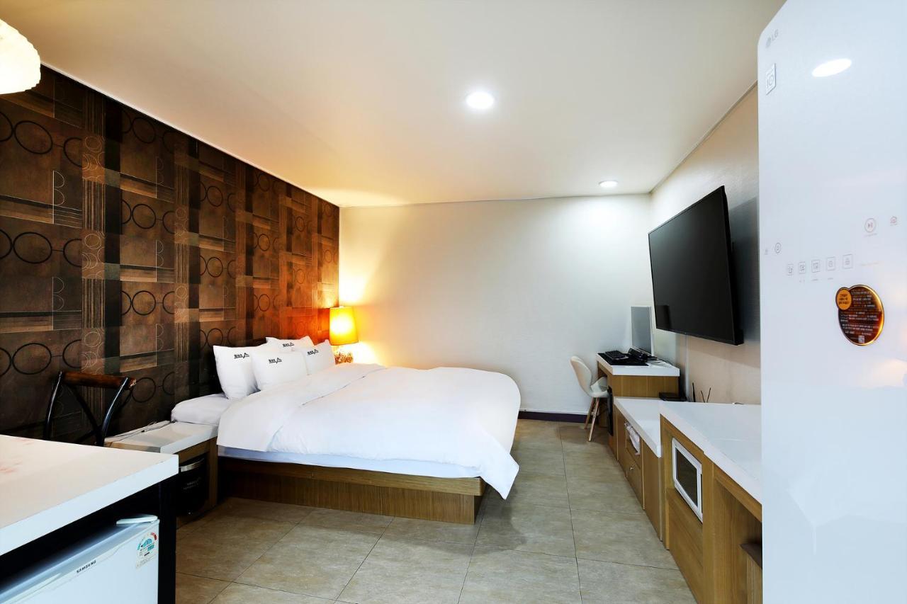White Tourist Hotel جيونجو المظهر الخارجي الصورة