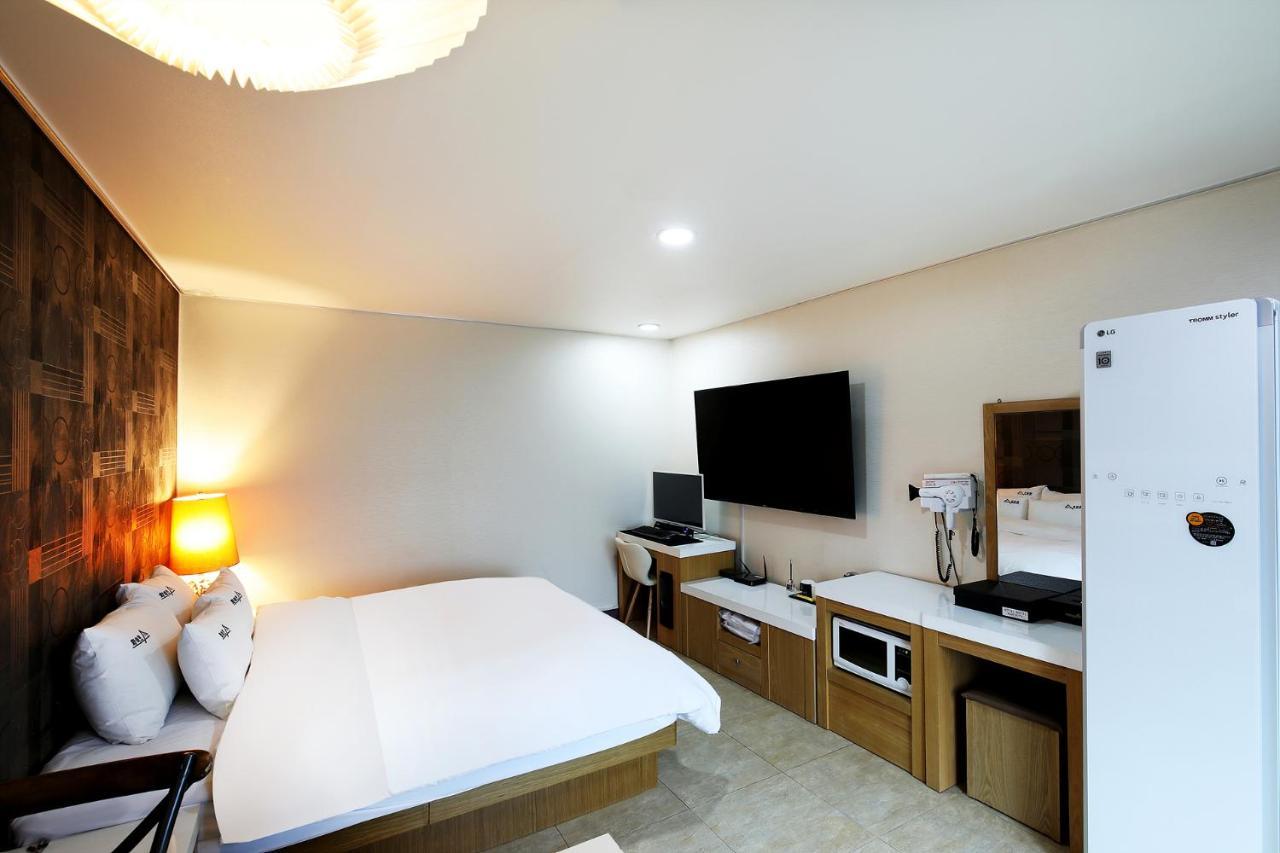 White Tourist Hotel جيونجو المظهر الخارجي الصورة