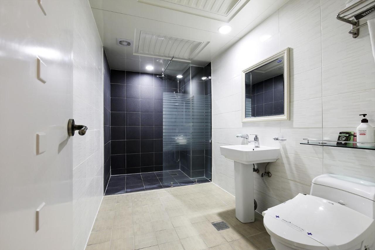 White Tourist Hotel جيونجو المظهر الخارجي الصورة