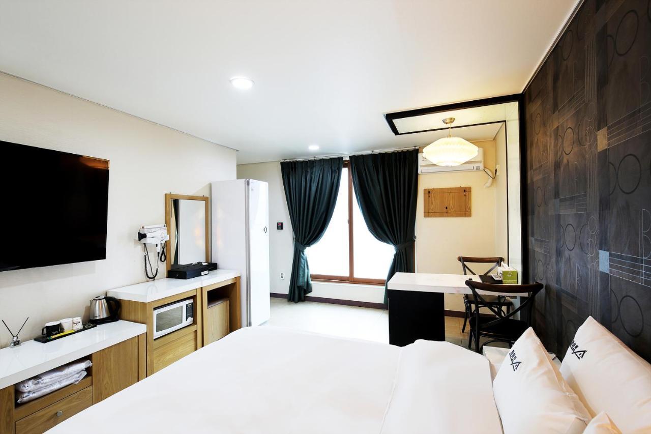 White Tourist Hotel جيونجو المظهر الخارجي الصورة