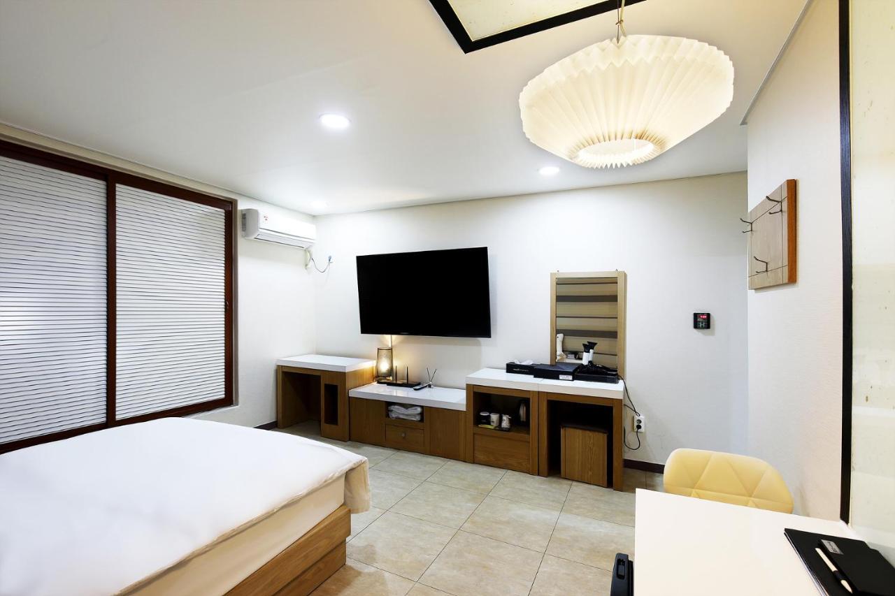 White Tourist Hotel جيونجو المظهر الخارجي الصورة
