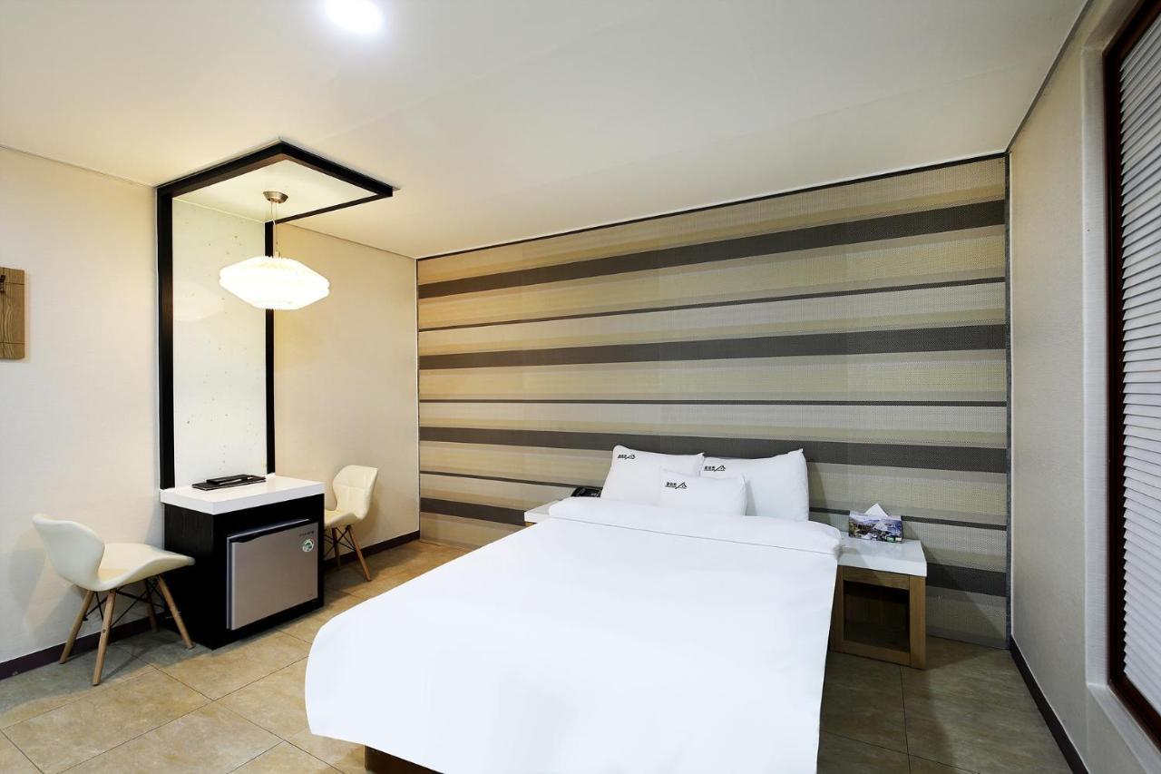 White Tourist Hotel جيونجو المظهر الخارجي الصورة