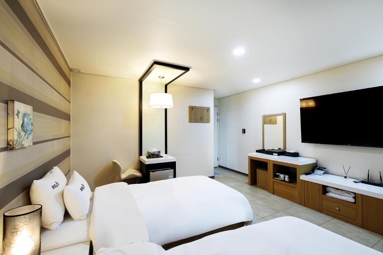 White Tourist Hotel جيونجو المظهر الخارجي الصورة