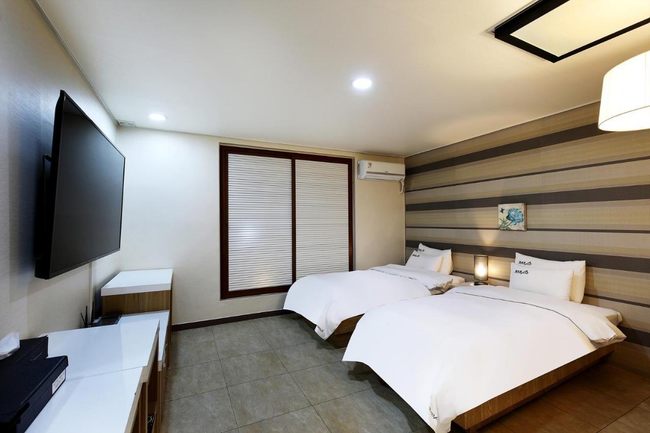 White Tourist Hotel جيونجو المظهر الخارجي الصورة