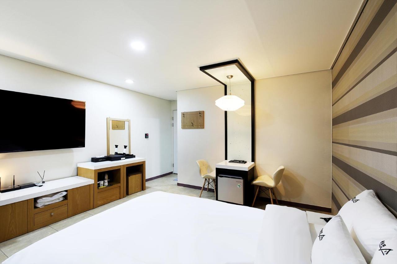 White Tourist Hotel جيونجو المظهر الخارجي الصورة