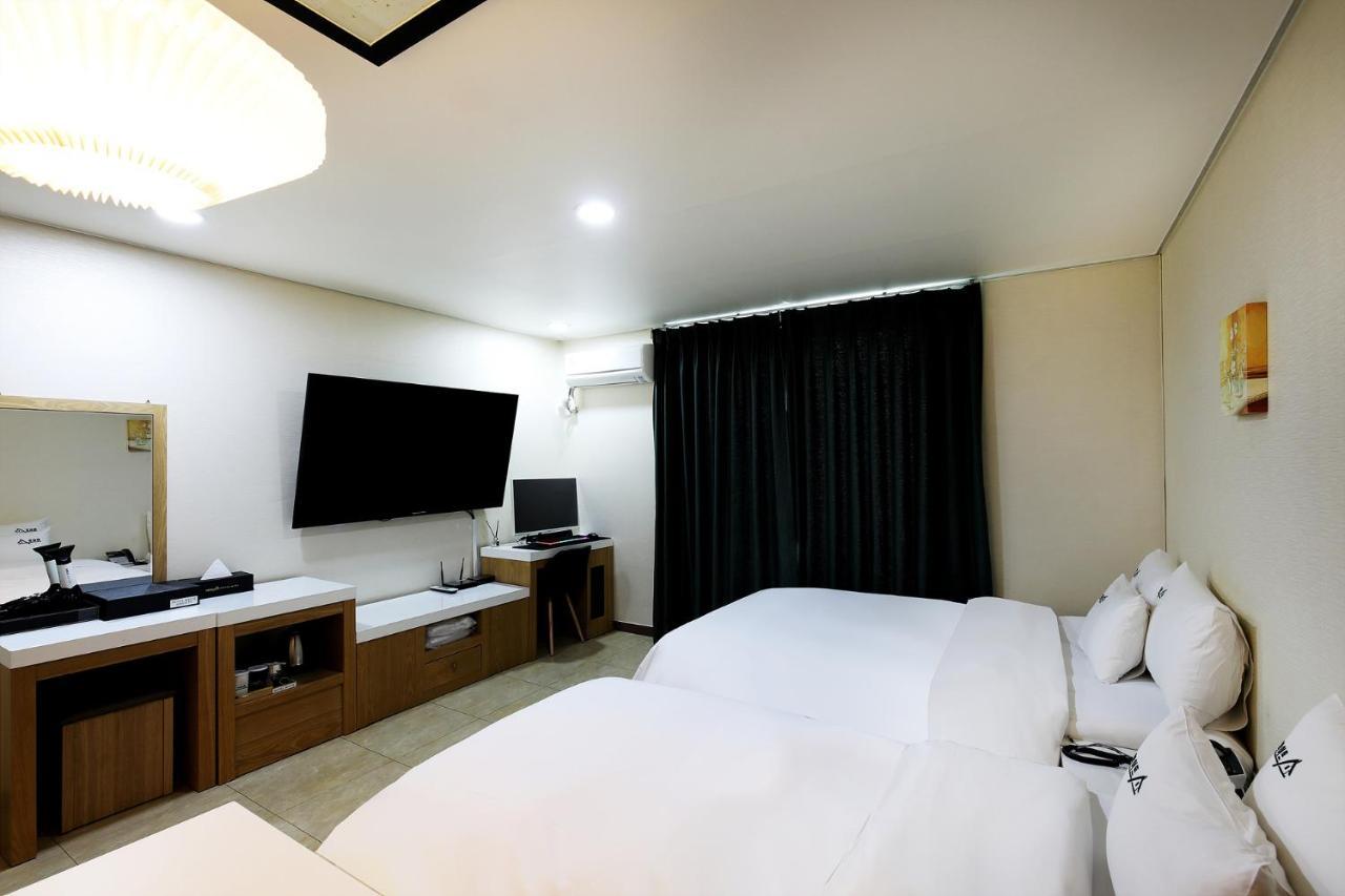 White Tourist Hotel جيونجو المظهر الخارجي الصورة