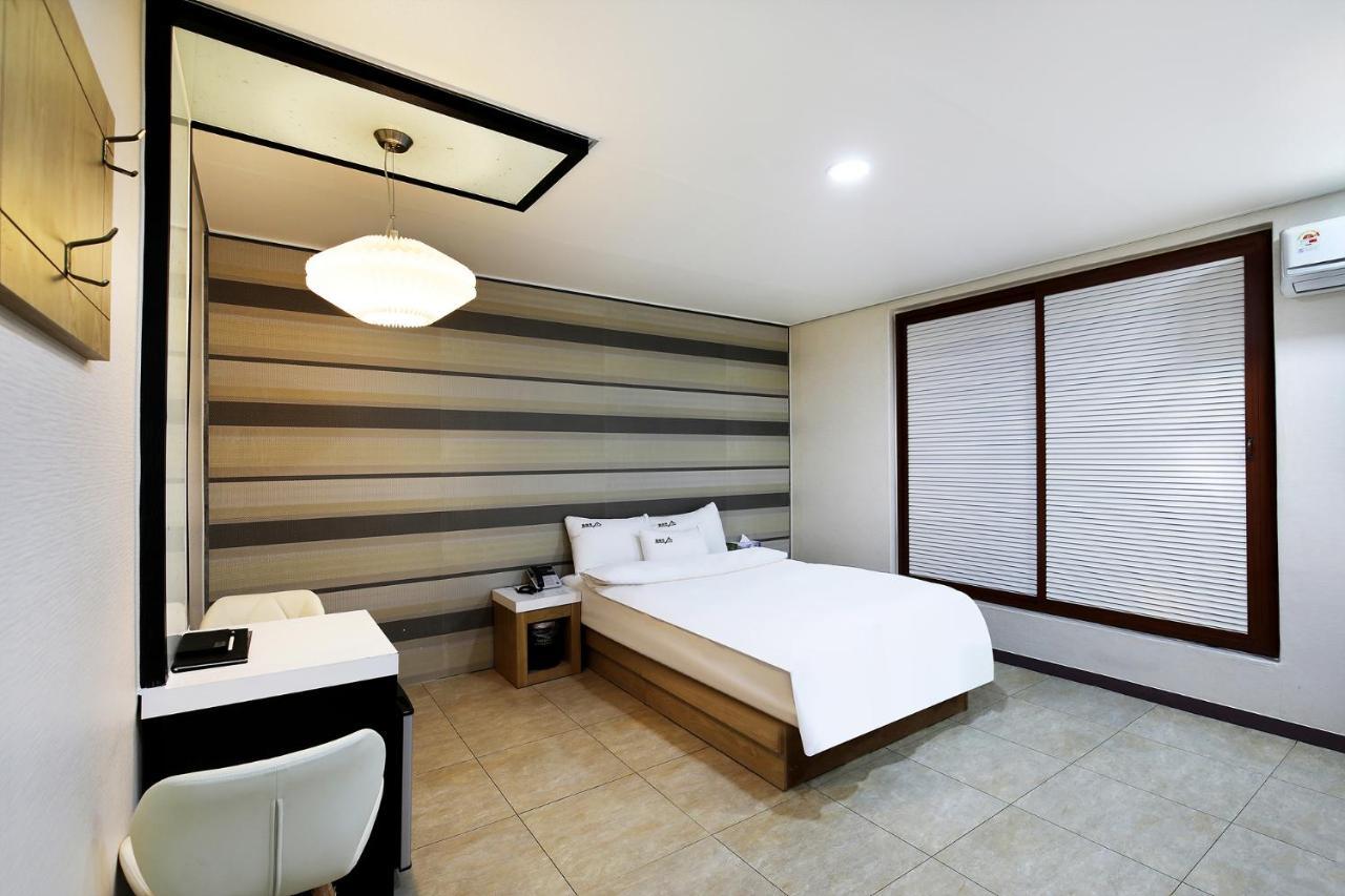 White Tourist Hotel جيونجو المظهر الخارجي الصورة