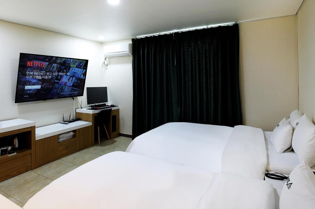 White Tourist Hotel جيونجو المظهر الخارجي الصورة