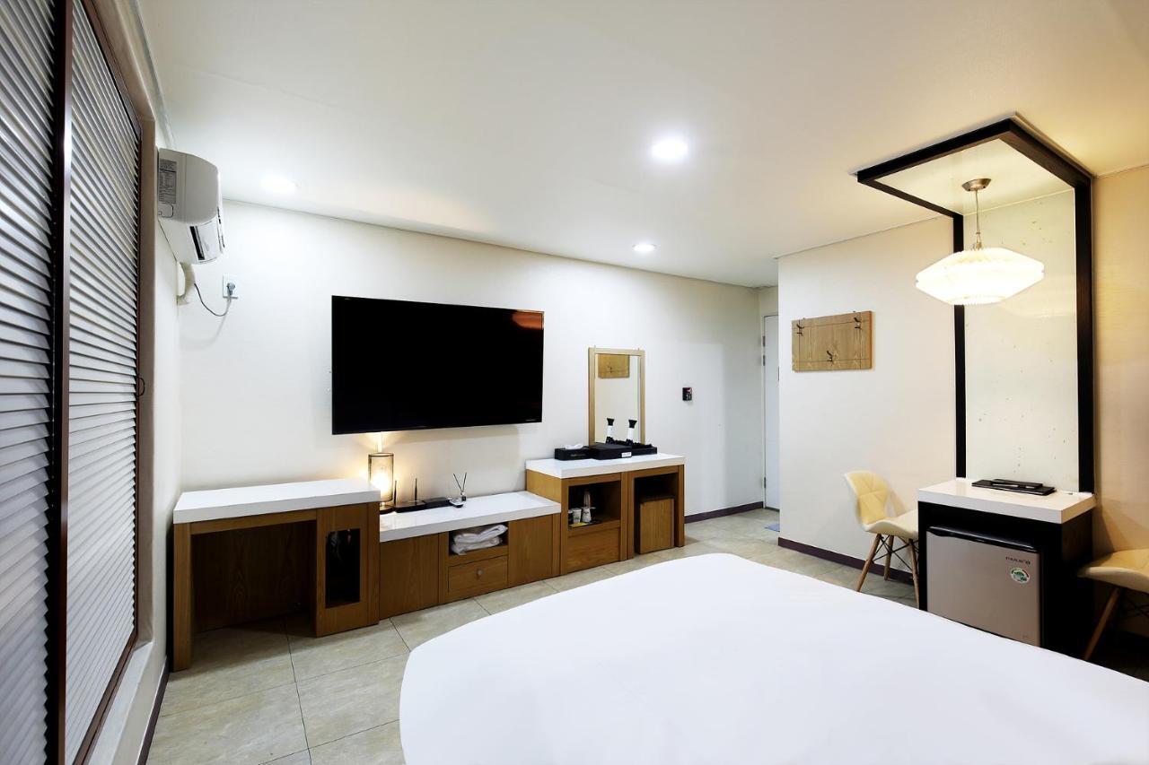 White Tourist Hotel جيونجو المظهر الخارجي الصورة