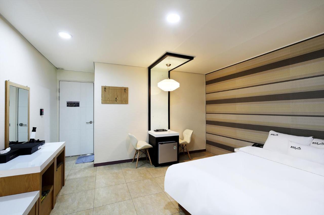 White Tourist Hotel جيونجو المظهر الخارجي الصورة