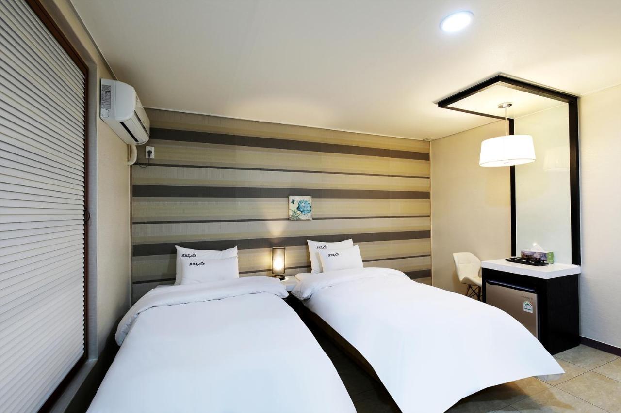 White Tourist Hotel جيونجو المظهر الخارجي الصورة