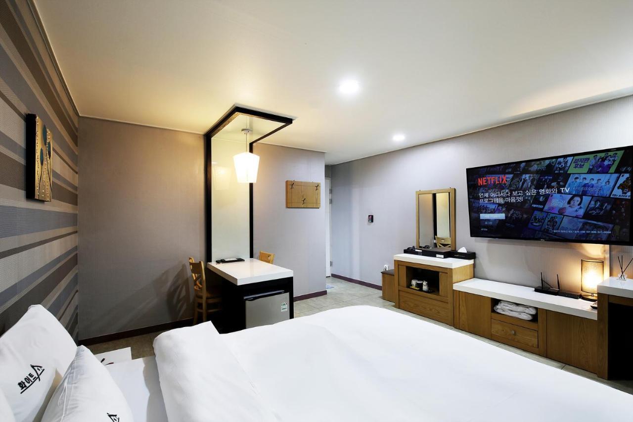 White Tourist Hotel جيونجو المظهر الخارجي الصورة