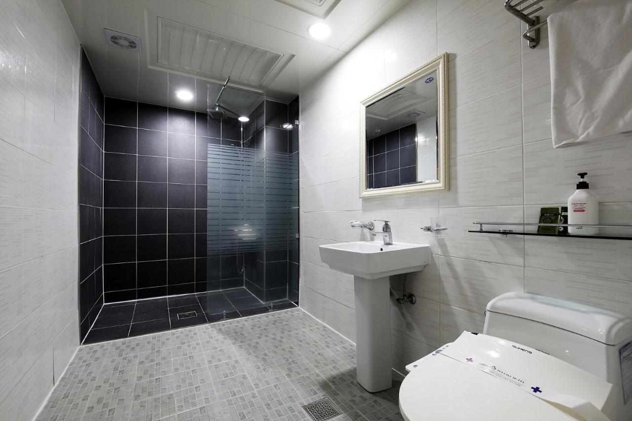 White Tourist Hotel جيونجو المظهر الخارجي الصورة