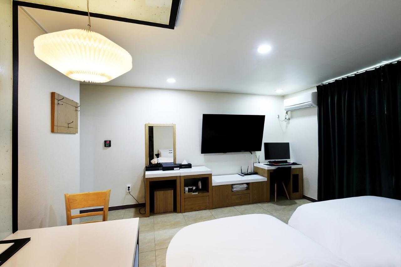 White Tourist Hotel جيونجو المظهر الخارجي الصورة