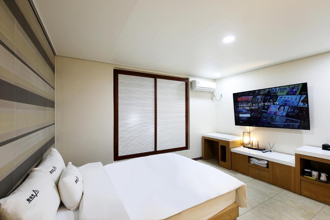White Tourist Hotel جيونجو المظهر الخارجي الصورة