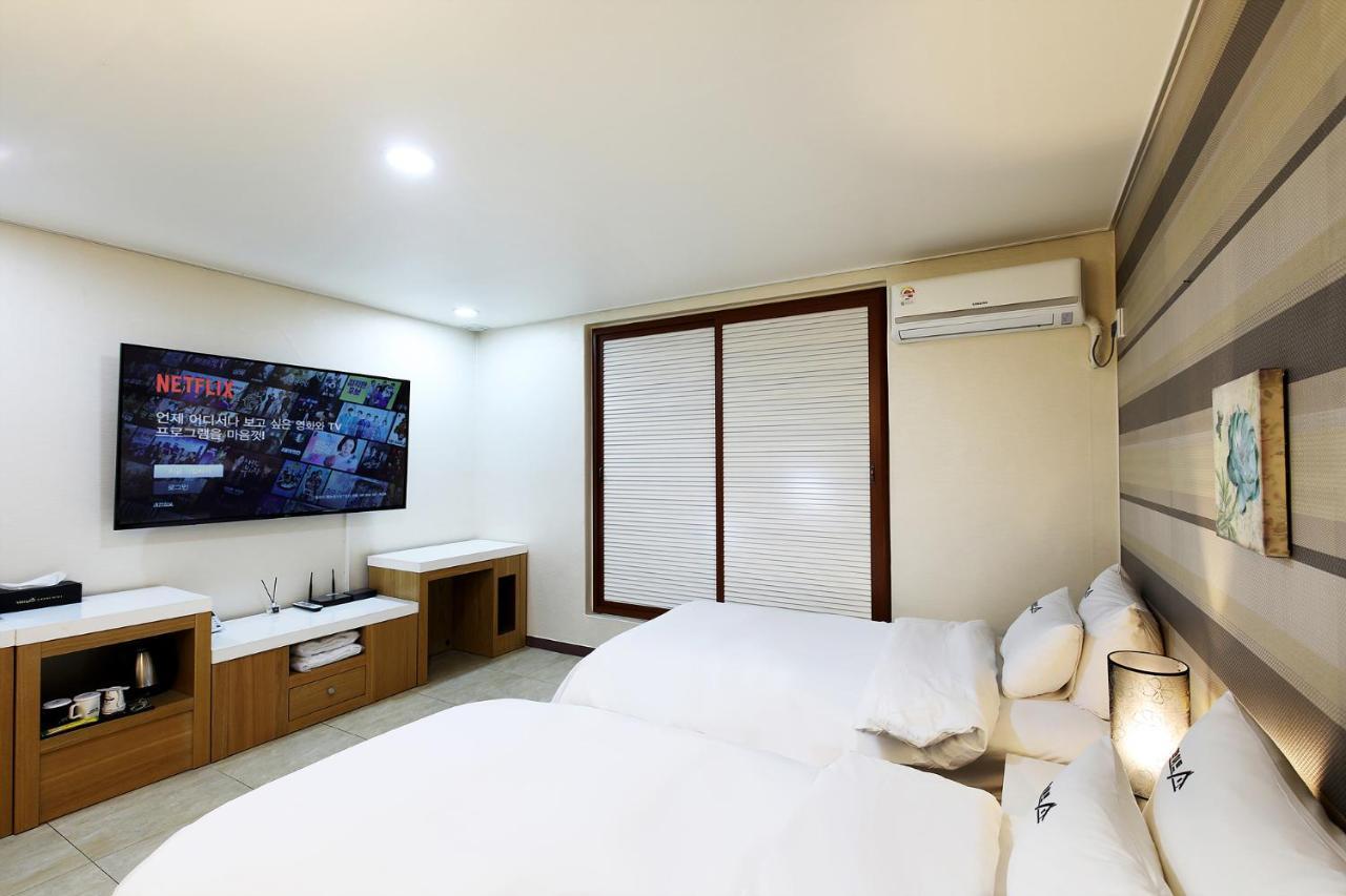 White Tourist Hotel جيونجو المظهر الخارجي الصورة