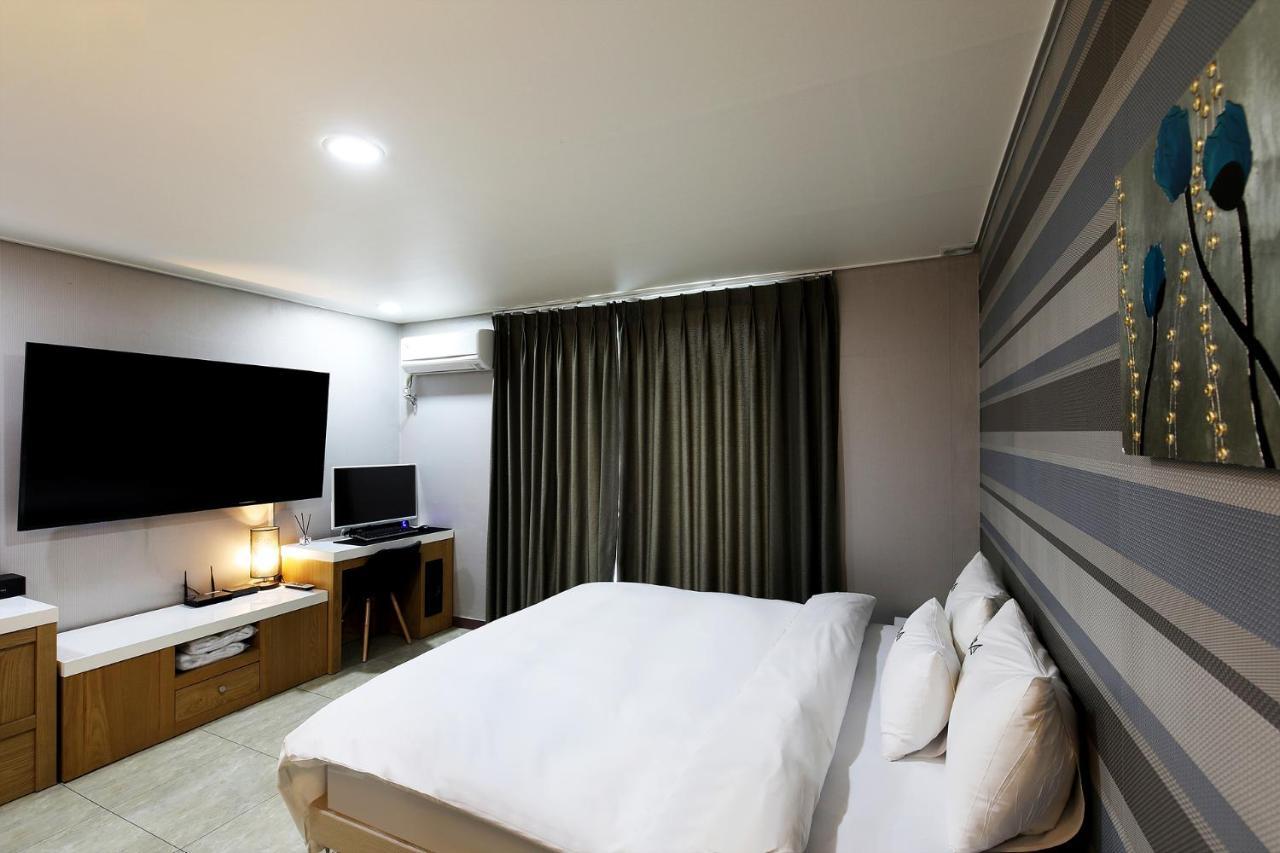 White Tourist Hotel جيونجو المظهر الخارجي الصورة