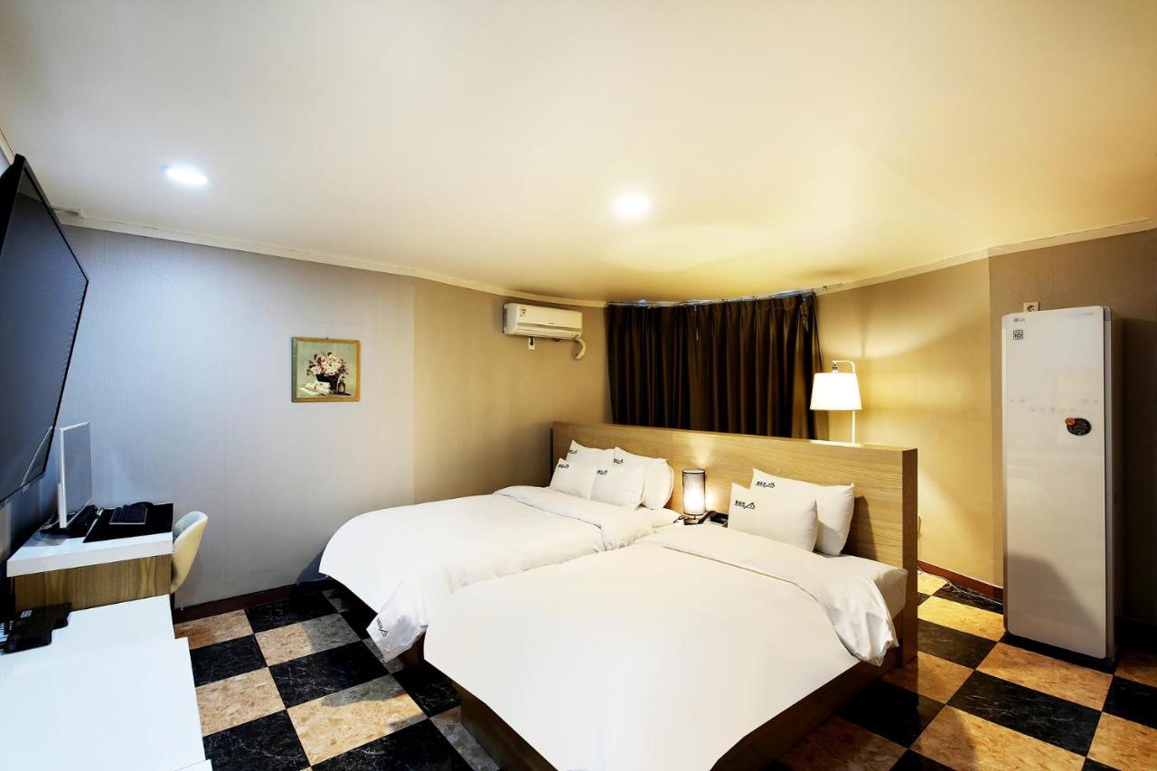 White Tourist Hotel جيونجو المظهر الخارجي الصورة