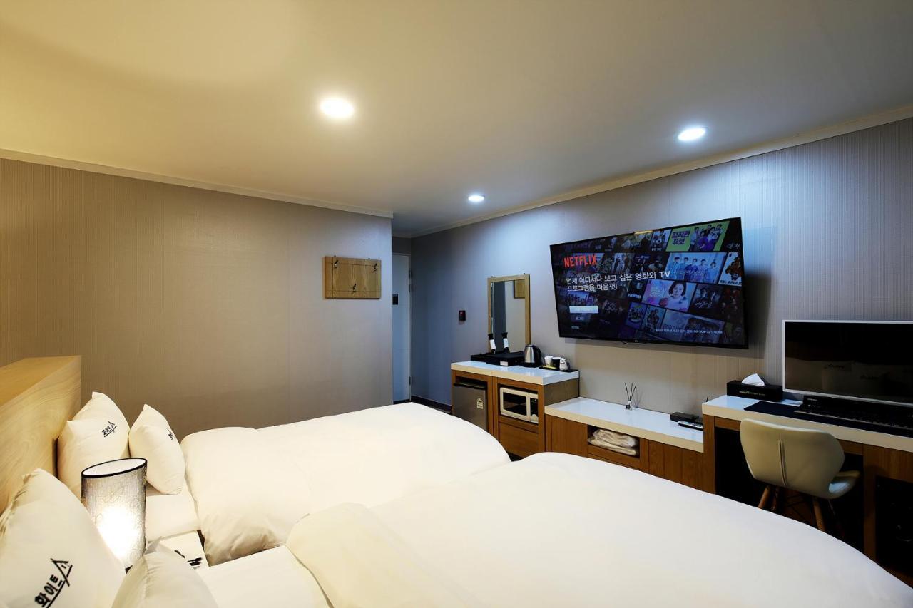 White Tourist Hotel جيونجو المظهر الخارجي الصورة