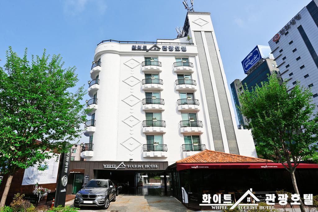 White Tourist Hotel جيونجو المظهر الخارجي الصورة