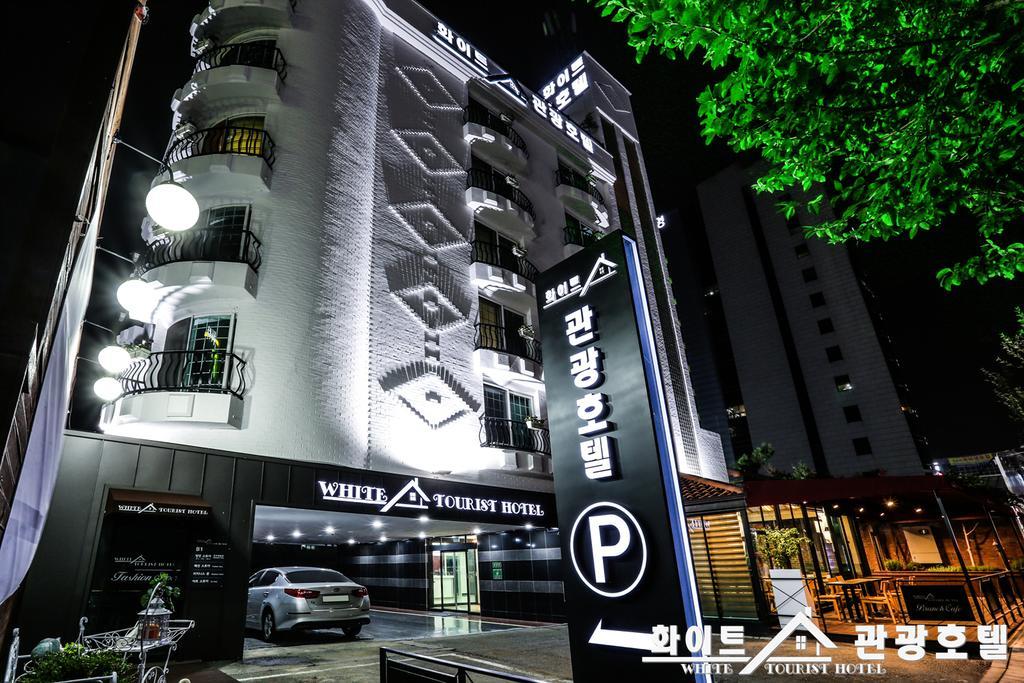 White Tourist Hotel جيونجو المظهر الخارجي الصورة