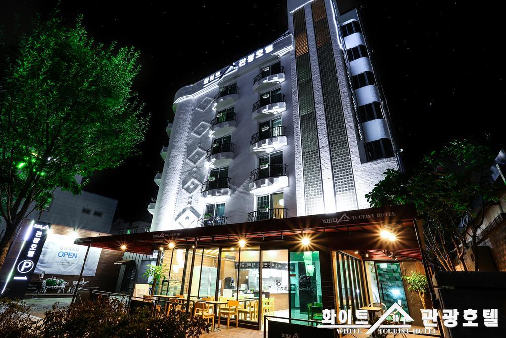 White Tourist Hotel جيونجو المظهر الخارجي الصورة