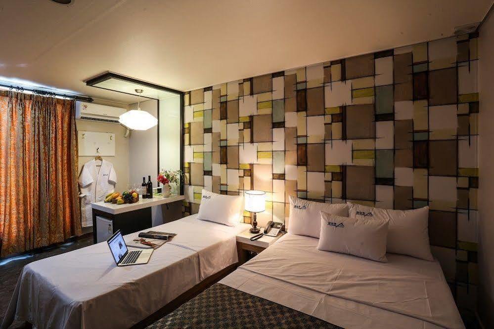 White Tourist Hotel جيونجو المظهر الخارجي الصورة