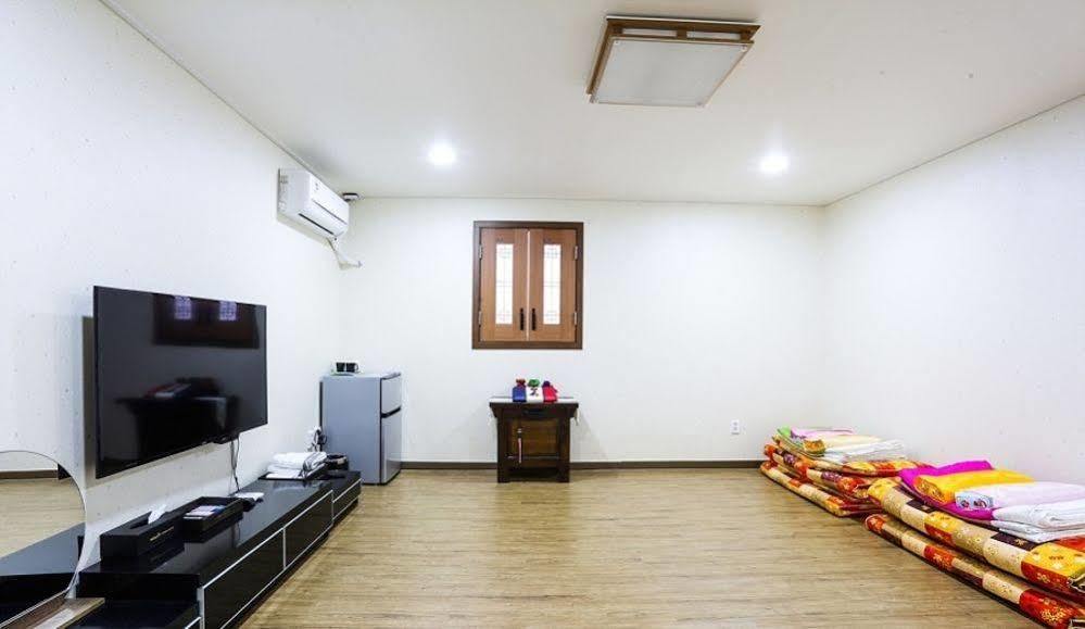 White Tourist Hotel جيونجو المظهر الخارجي الصورة