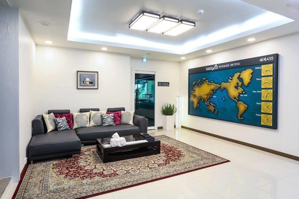 White Tourist Hotel جيونجو المظهر الخارجي الصورة