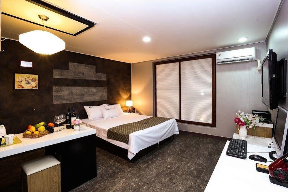White Tourist Hotel جيونجو المظهر الخارجي الصورة