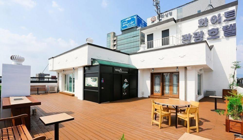 White Tourist Hotel جيونجو المظهر الخارجي الصورة