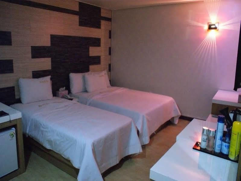 White Tourist Hotel جيونجو المظهر الخارجي الصورة